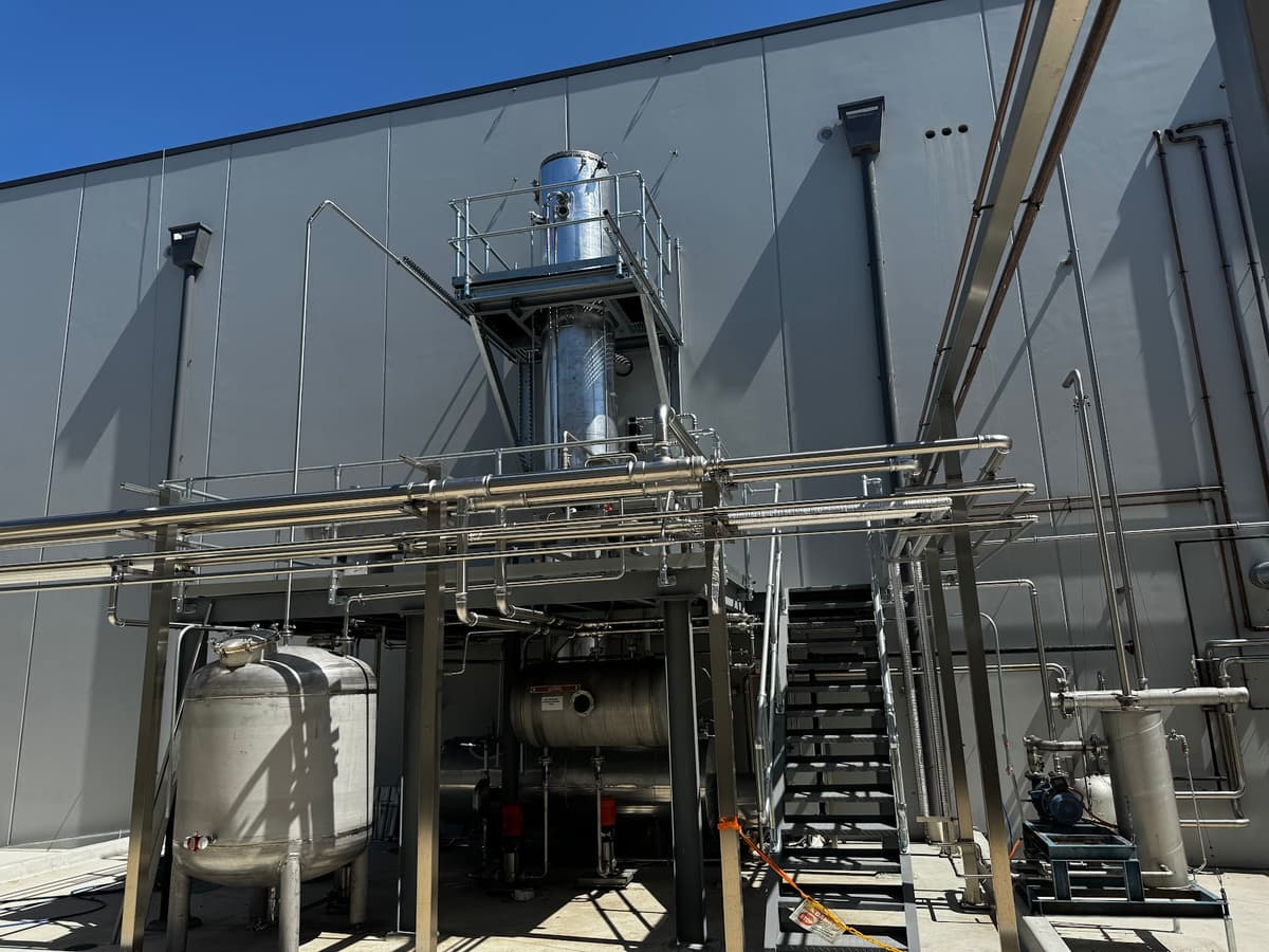 Ethanol recovery column installation